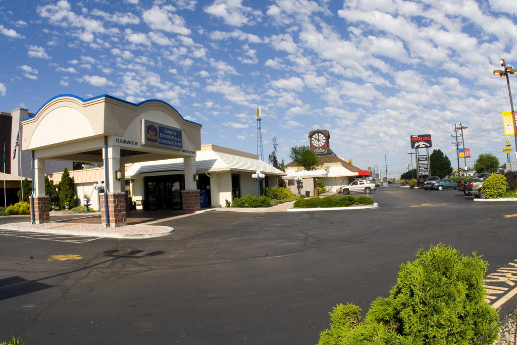 Western Executive Plaza Lafayette