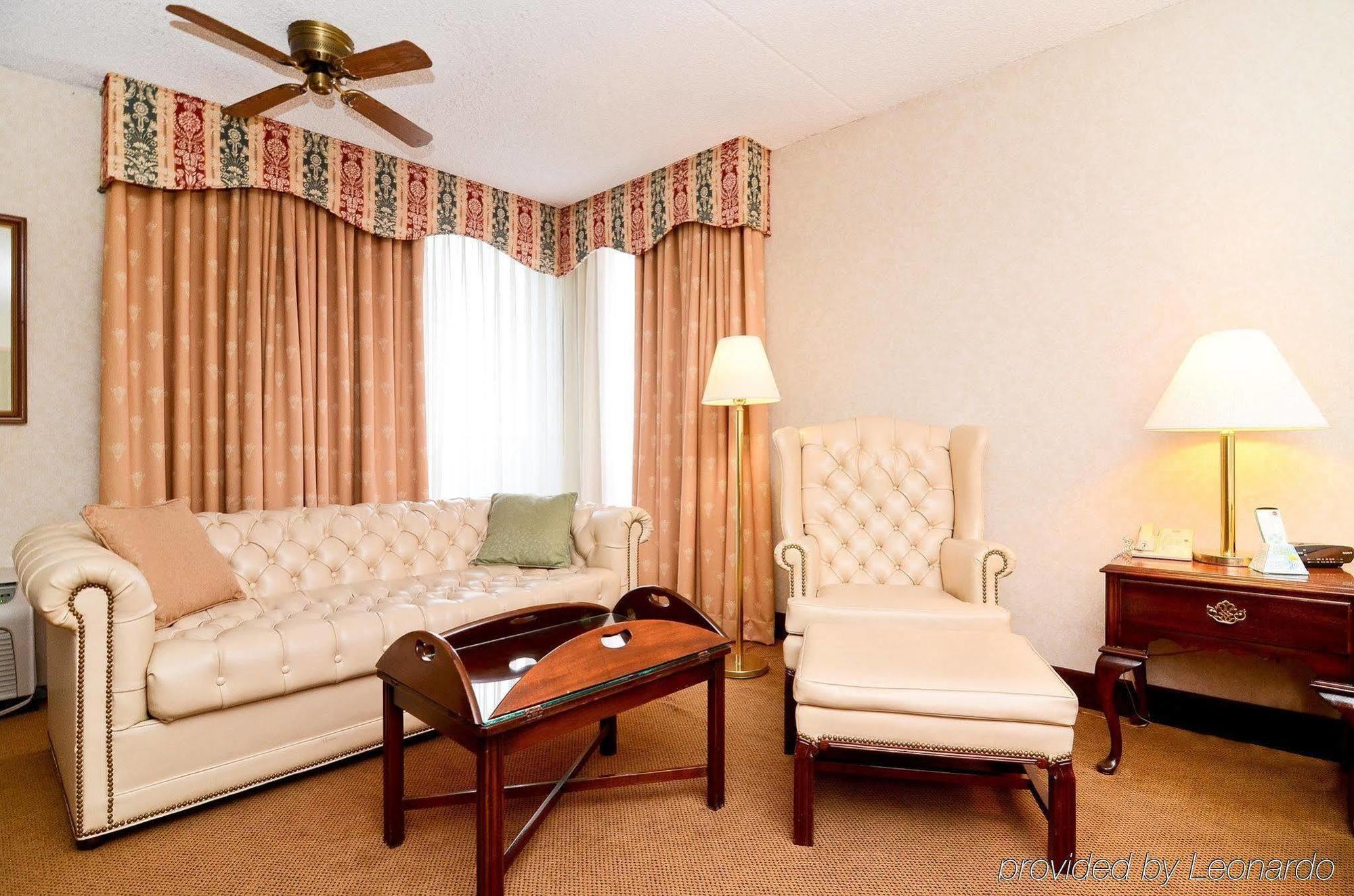 Western Executive Plaza Lafayette